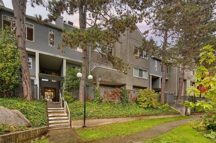 Photo 4 at 3380 Marquette Crescent, Champlain Heights, Vancouver East
