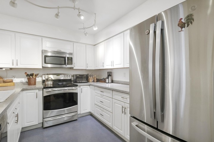 Photo 9 at 109 - 2288 W 12th Avenue, Kitsilano, Vancouver West