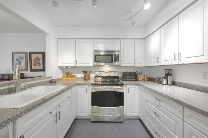 Photo 8 at 109 - 2288 W 12th Avenue, Kitsilano, Vancouver West