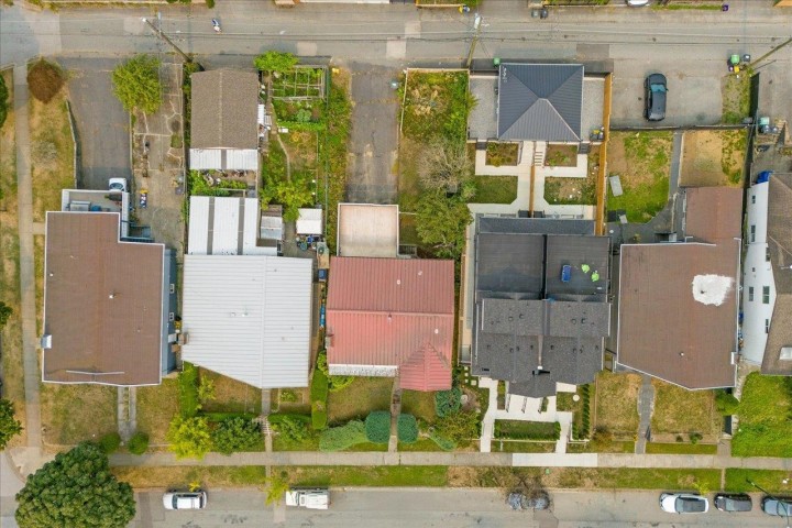 Photo 2 at 1149 E 63rd Avenue, South Vancouver, Vancouver East