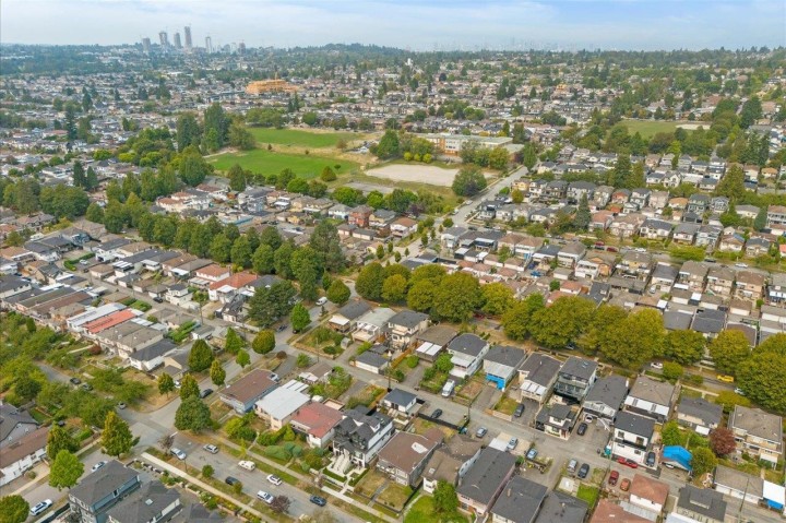 Photo 7 at 1149 E 63rd Avenue, South Vancouver, Vancouver East