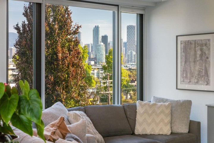 Photo 6 at 410 - 2201 Pine Street, Fairview VW, Vancouver West