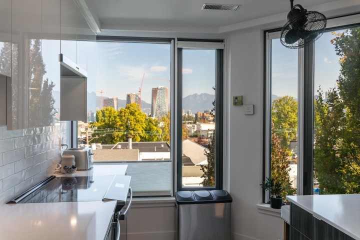 Photo 10 at 410 - 2201 Pine Street, Fairview VW, Vancouver West