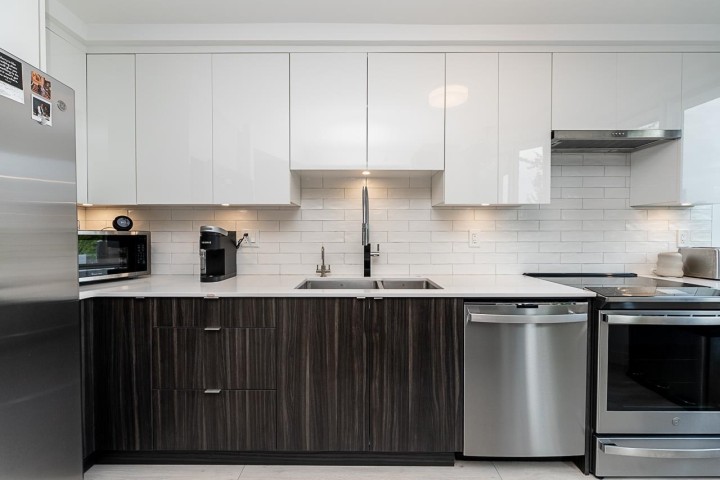 Photo 14 at 410 - 2201 Pine Street, Fairview VW, Vancouver West