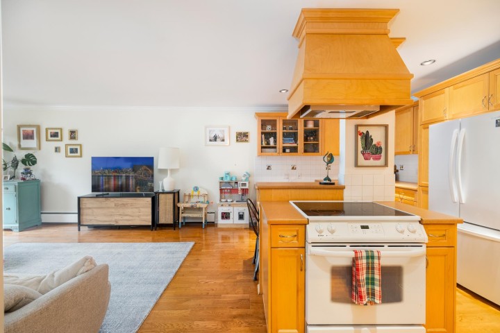 Photo 6 at 301 - 1235 W 15th Avenue, Fairview VW, Vancouver West