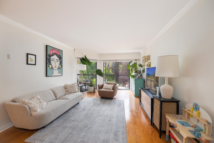 Photo 10 at 301 - 1235 W 15th Avenue, Fairview VW, Vancouver West