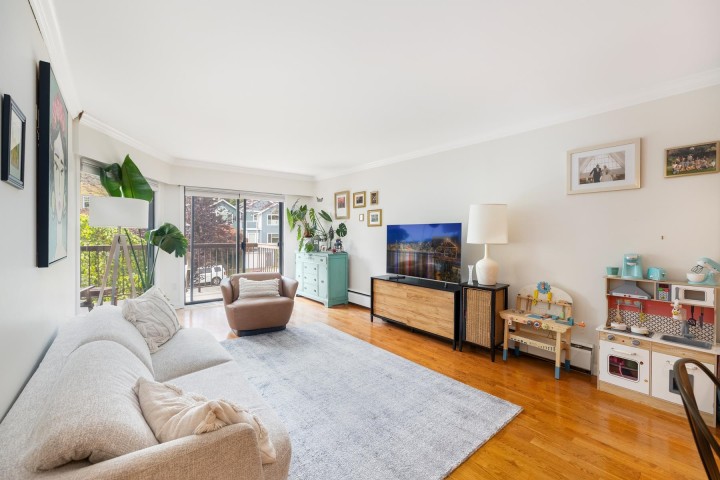 Photo 11 at 301 - 1235 W 15th Avenue, Fairview VW, Vancouver West