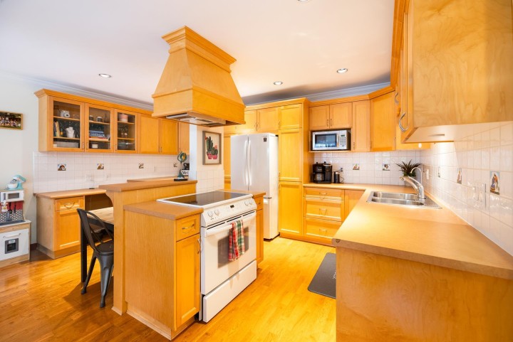 Photo 4 at 301 - 1235 W 15th Avenue, Fairview VW, Vancouver West