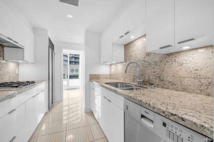 Photo 13 at 806 - 590 Nicola Street, Coal Harbour, Vancouver West