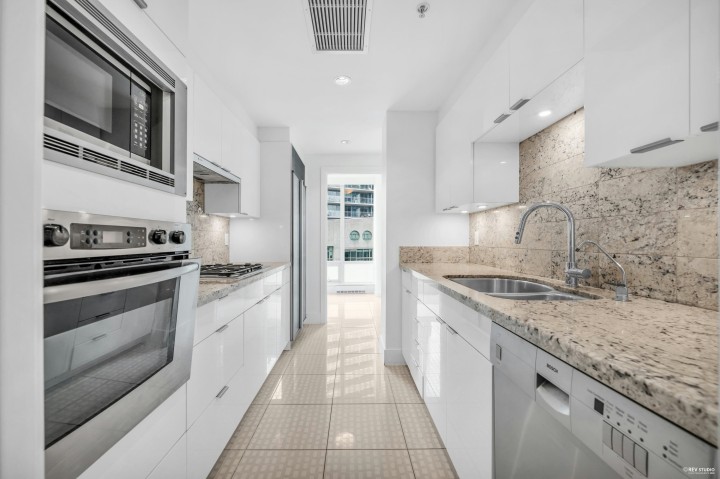 Photo 12 at 806 - 590 Nicola Street, Coal Harbour, Vancouver West