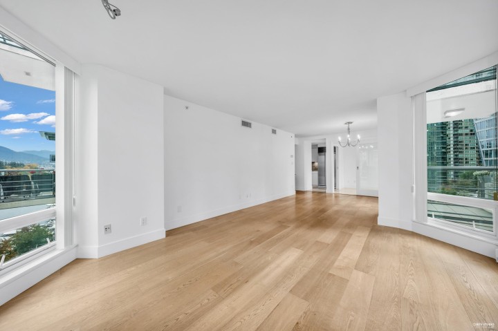 Photo 11 at 806 - 590 Nicola Street, Coal Harbour, Vancouver West