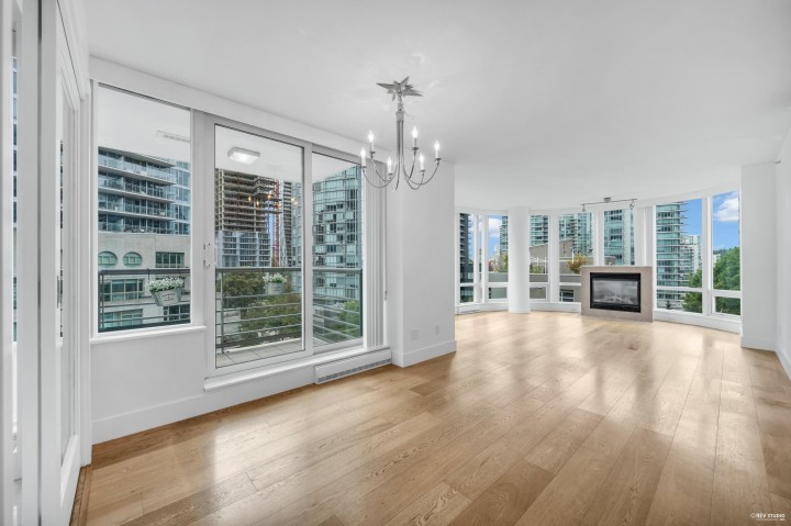 Photo 4 at 806 - 590 Nicola Street, Coal Harbour, Vancouver West