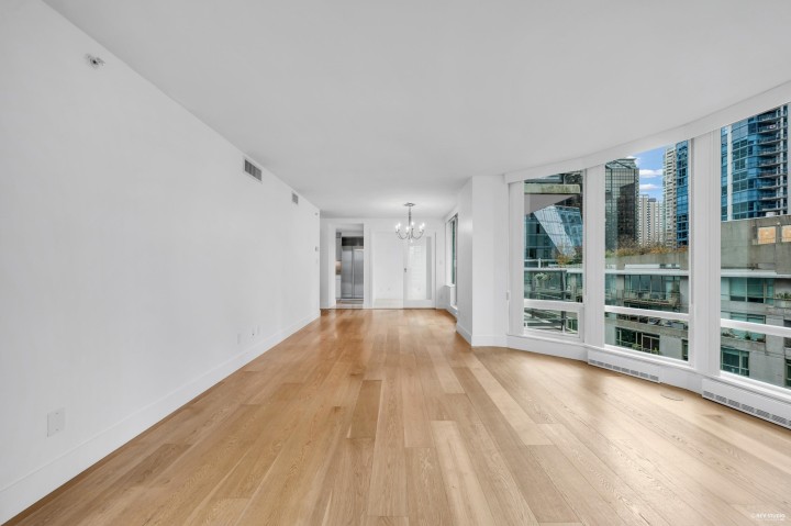 Photo 8 at 806 - 590 Nicola Street, Coal Harbour, Vancouver West