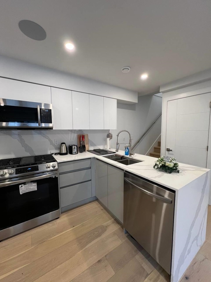 Photo 3 at 2885 E Georgia Street, Renfrew VE, Vancouver East