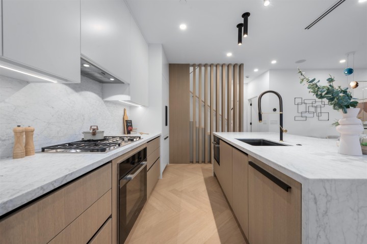 Photo 8 at 2 - 280 E 32 Avenue, Main, Vancouver East