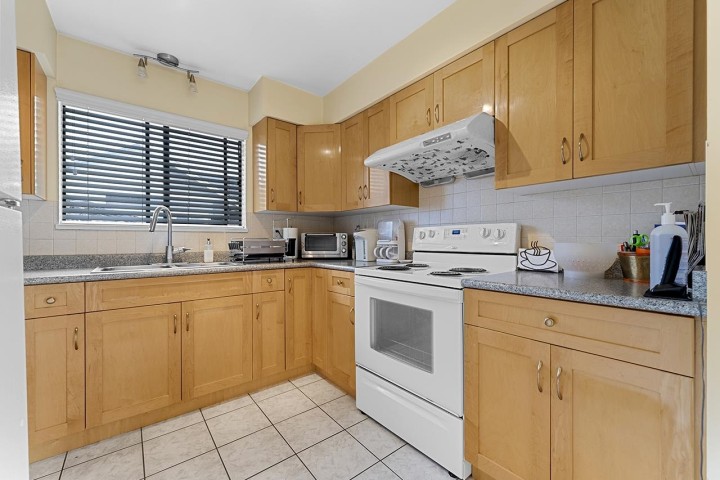 Photo 7 at 8416 - 8420 Shaughnessy Street, Marpole, Vancouver West