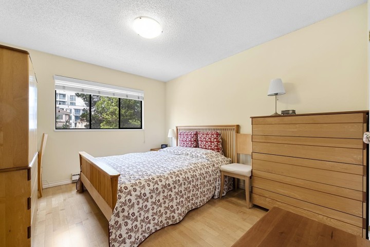 Photo 10 at 8416 - 8420 Shaughnessy Street, Marpole, Vancouver West