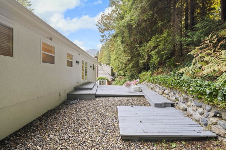 Photo 12 at 5540 Greenleaf Road, Eagle Harbour, West Vancouver