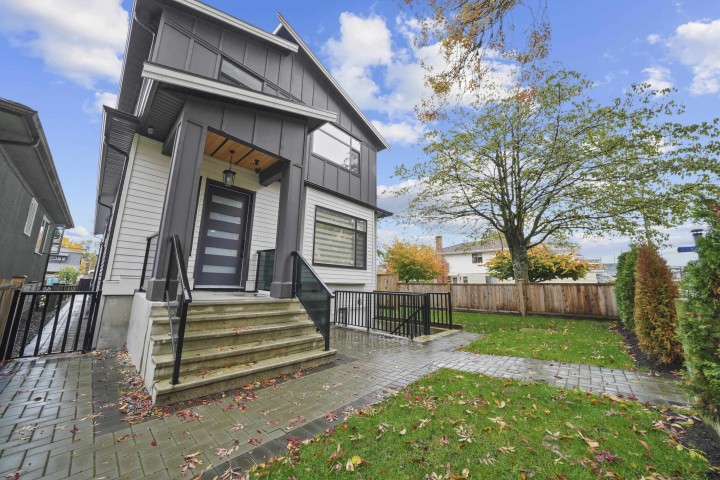 Photo 2 at 2995 E 17th Avenue, Renfrew Heights, Vancouver East