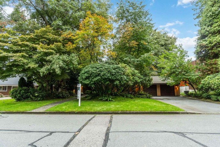 Photo 2 at 4262 Yuculta Crescent, University VW, Vancouver West