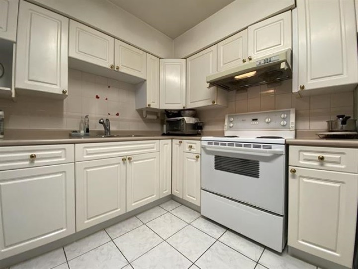 Photo 7 at 6828 Inverness Street, South Vancouver, Vancouver East