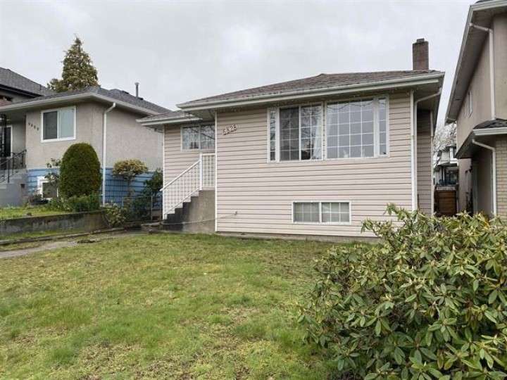 Photo 1 at 6828 Inverness Street, South Vancouver, Vancouver East