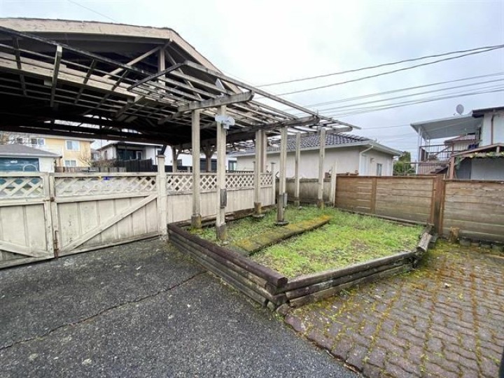 Photo 18 at 6828 Inverness Street, South Vancouver, Vancouver East