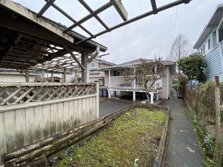 Photo 19 at 6828 Inverness Street, South Vancouver, Vancouver East