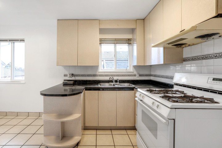 Photo 7 at 2431 E 12th Avenue, Renfrew Heights, Vancouver East