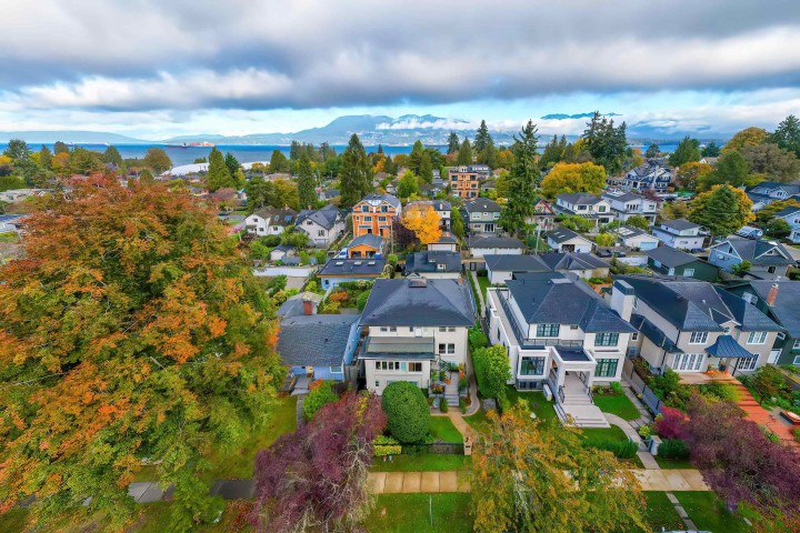 Photo 2 at 3765 W 3rd Avenue, Point Grey, Vancouver West