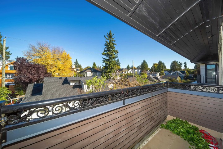 Photo 10 at 3765 W 3rd Avenue, Point Grey, Vancouver West