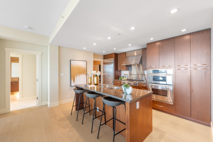 Photo 13 at 1002 - 3335 Cypress Place, Cypress Park Estates, West Vancouver