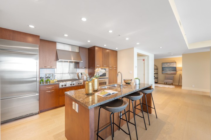 Photo 12 at 1002 - 3335 Cypress Place, Cypress Park Estates, West Vancouver