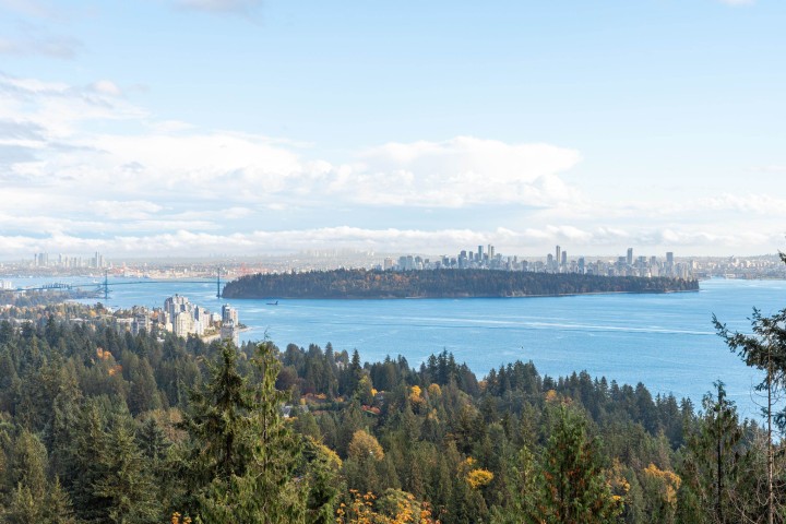 Photo 22 at 1002 - 3335 Cypress Place, Cypress Park Estates, West Vancouver