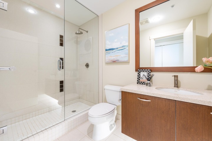 Photo 32 at 1002 - 3335 Cypress Place, Cypress Park Estates, West Vancouver