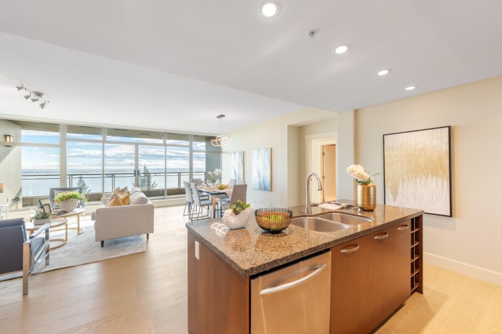 Photo 10 at 1002 - 3335 Cypress Place, Cypress Park Estates, West Vancouver