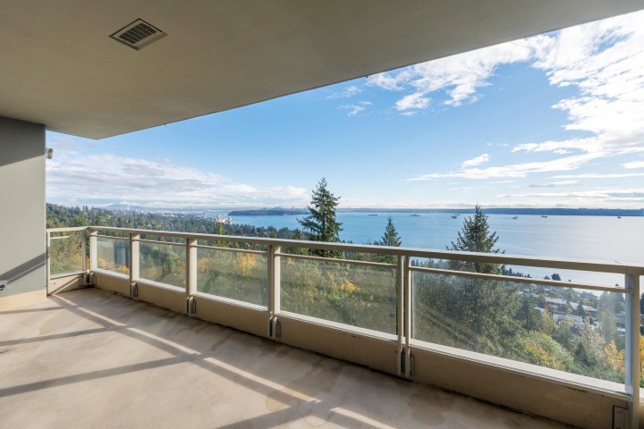 Photo 18 at 1002 - 3335 Cypress Place, Cypress Park Estates, West Vancouver