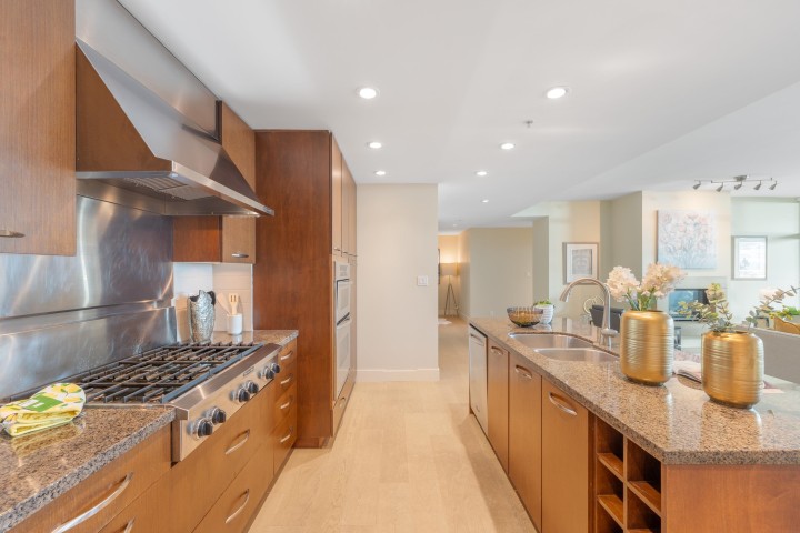 Photo 15 at 1002 - 3335 Cypress Place, Cypress Park Estates, West Vancouver