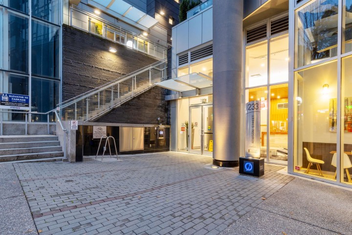 Photo 3 at 1606 - 233 Robson Street, Downtown VW, Vancouver West