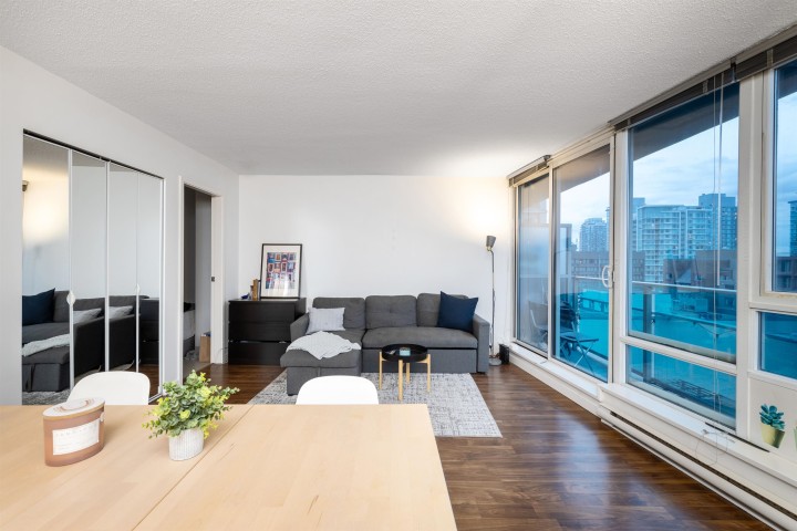 Photo 11 at 1606 - 233 Robson Street, Downtown VW, Vancouver West