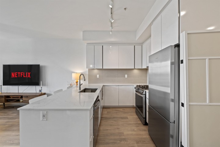 Photo 12 at 505 - 725 Marine Drive, Harbourside, North Vancouver