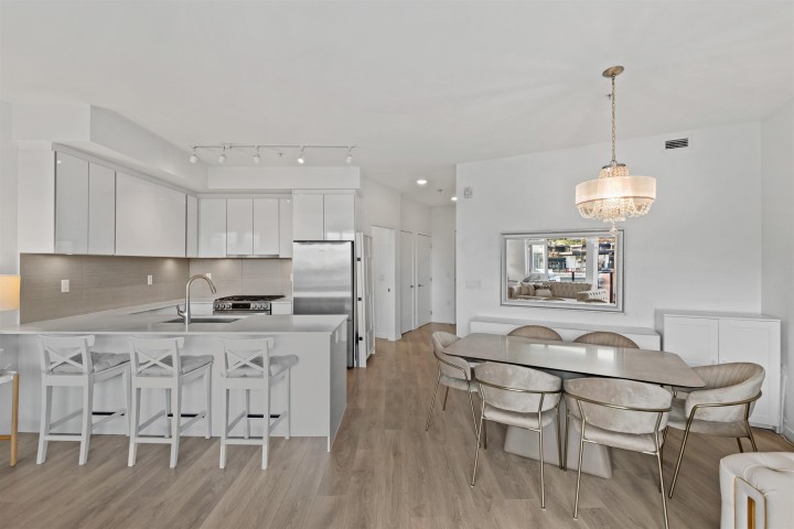 Photo 5 at 505 - 725 Marine Drive, Harbourside, North Vancouver