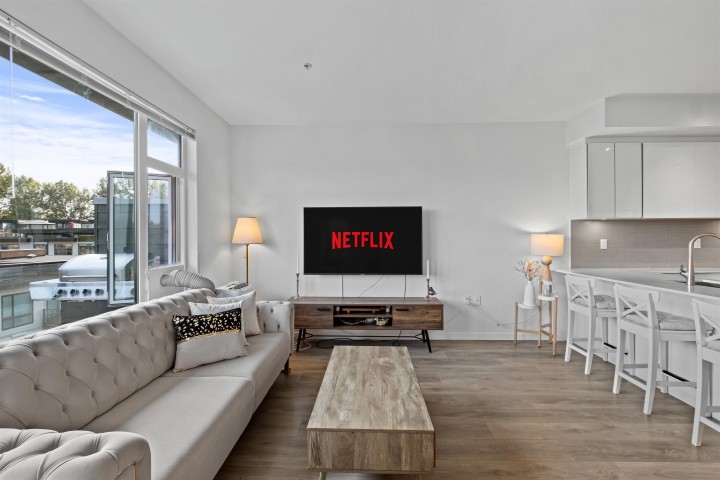 Photo 4 at 505 - 725 Marine Drive, Harbourside, North Vancouver