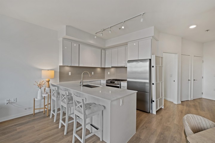 Photo 8 at 505 - 725 Marine Drive, Harbourside, North Vancouver