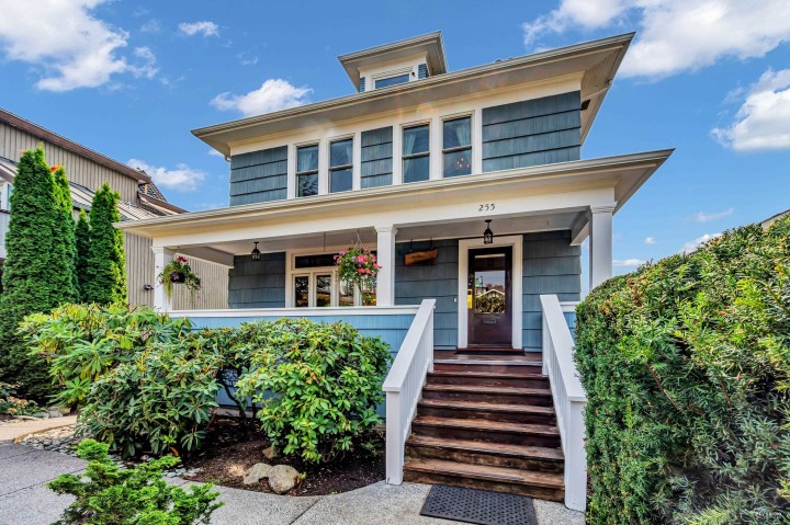 Photo 2 at 255 W 6th Street, Lower Lonsdale, North Vancouver