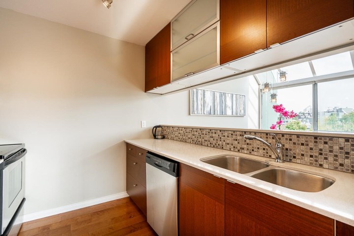 Photo 11 at 601 - 1510 W 1st Avenue, False Creek, Vancouver West