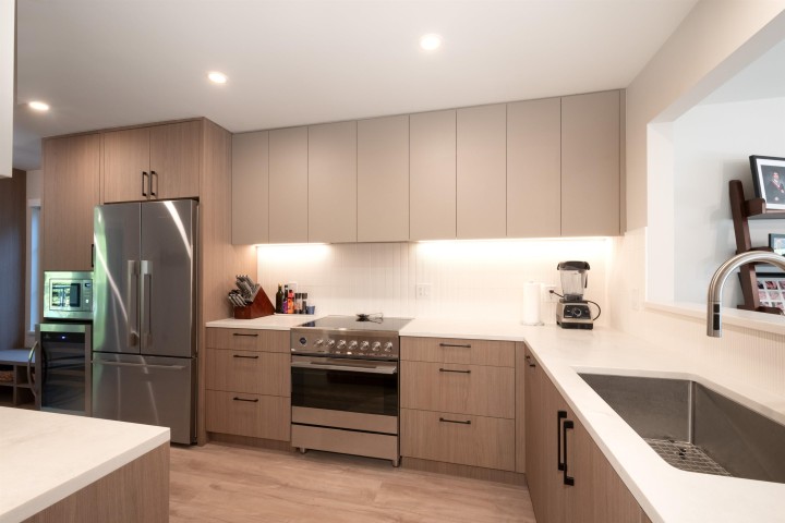 Photo 2 at 403 - 1050 Bowron Court, Roche Point, North Vancouver