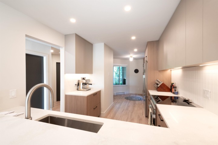 Photo 3 at 403 - 1050 Bowron Court, Roche Point, North Vancouver