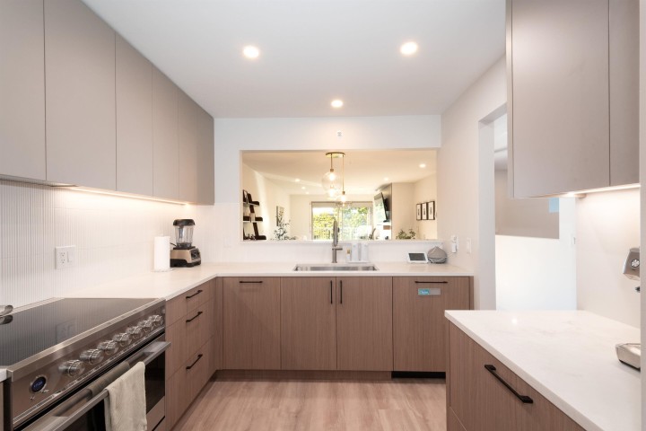 Photo 5 at 403 - 1050 Bowron Court, Roche Point, North Vancouver