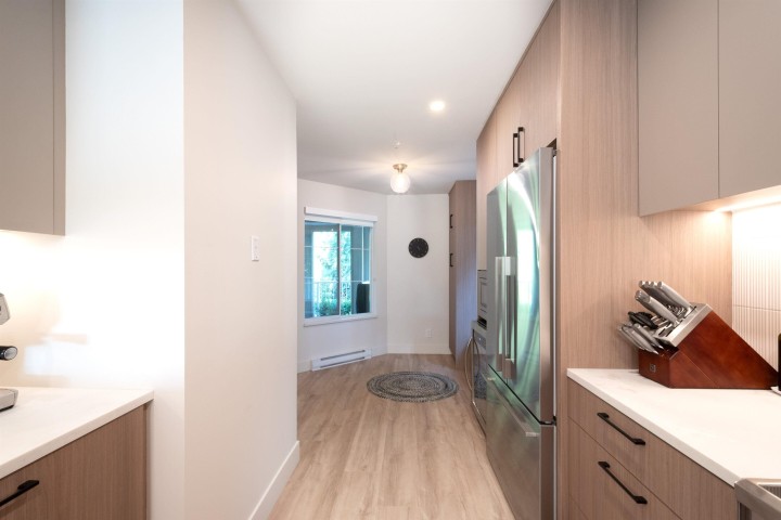 Photo 4 at 403 - 1050 Bowron Court, Roche Point, North Vancouver